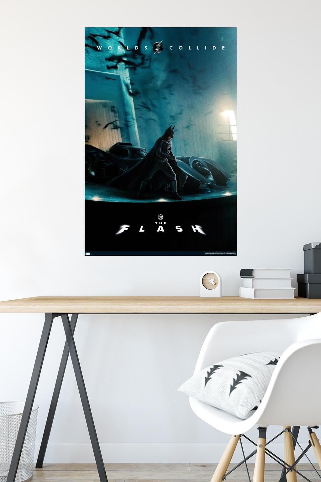 Amazon.com: DC Comics Movie The Flash - Batman and Batmobile One