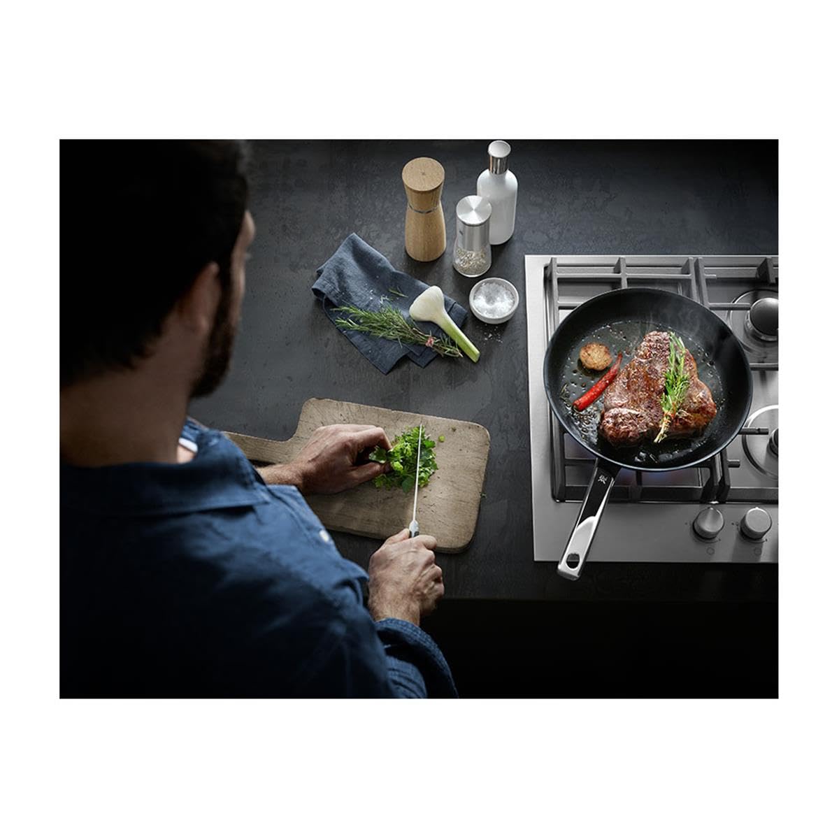 WMF Steak Profi - Sartén para carne (inducción, 24 cm, ideal para saltear afiladas, material multicapa, control rápido de calor, apta para horno)
