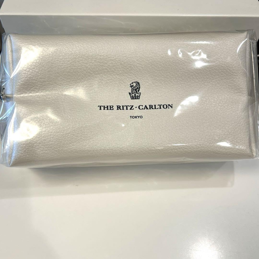 Amazon.co.jp: リッツカールトン東京 ポーチ : ファッション