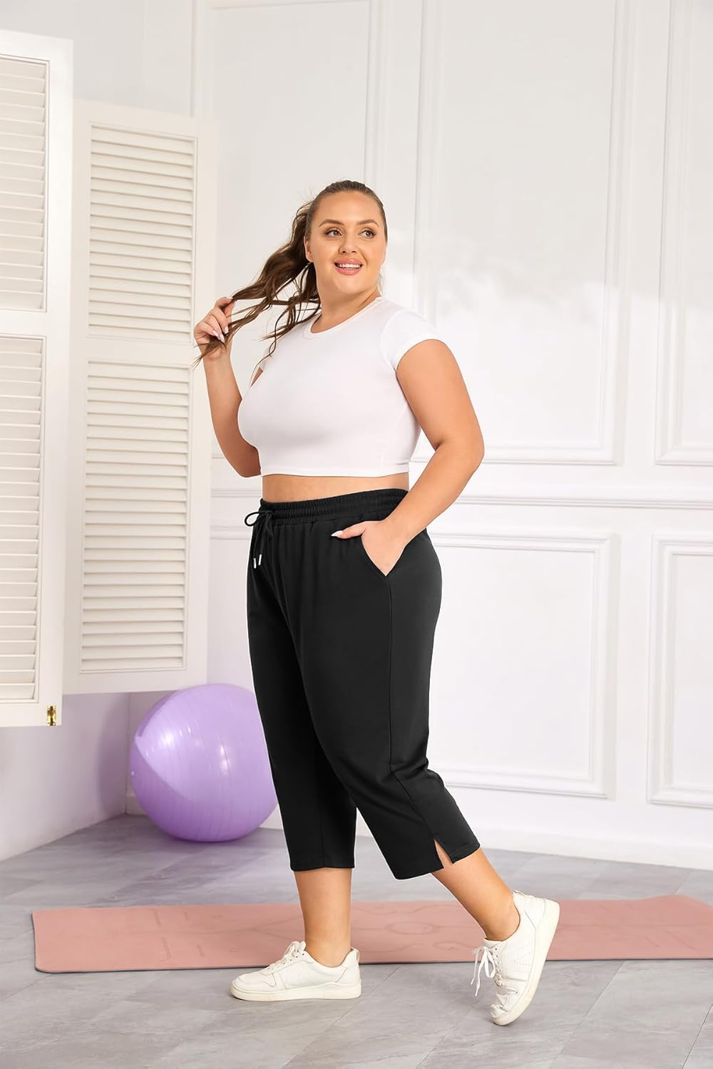 Plus Size Capri Pants for Women Loose Fit Yoga Pants with Pockets Workout Activewear Sweatpants - Image 3