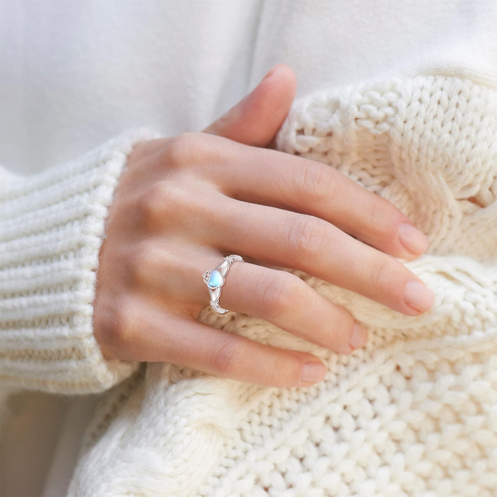 KINGWHYTE Claddagh Ringe für Frauen 925 Sterling Silber Mondstein Liebe Herz Ring Verstellbare Ringe Verlobung Hochzeit Offener Ring Mondstein Schmuck Geschenke