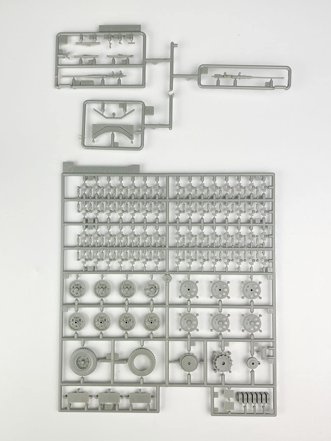 「251/1C型の遊び方」！？(｀・ω・´)ゞ35/1スケールだってばよ! Amazon | プラッツ ドラゴン 1/35 第二次世界大戦 ドイツ軍 Sd