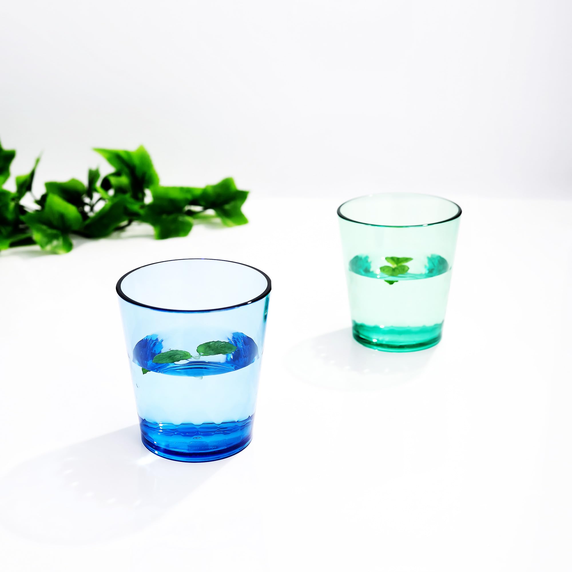 SCANDINOVIA - 250 ml Unzerbrechliche Becher - Bunte Acrylbecher, Bruchsicher, Wiederverwendbar, Spülmaschinenfest, Glatte Ränder, BPA-frei, Für Innen & Außen, Für Kinder & Erwachsene - 4er Set