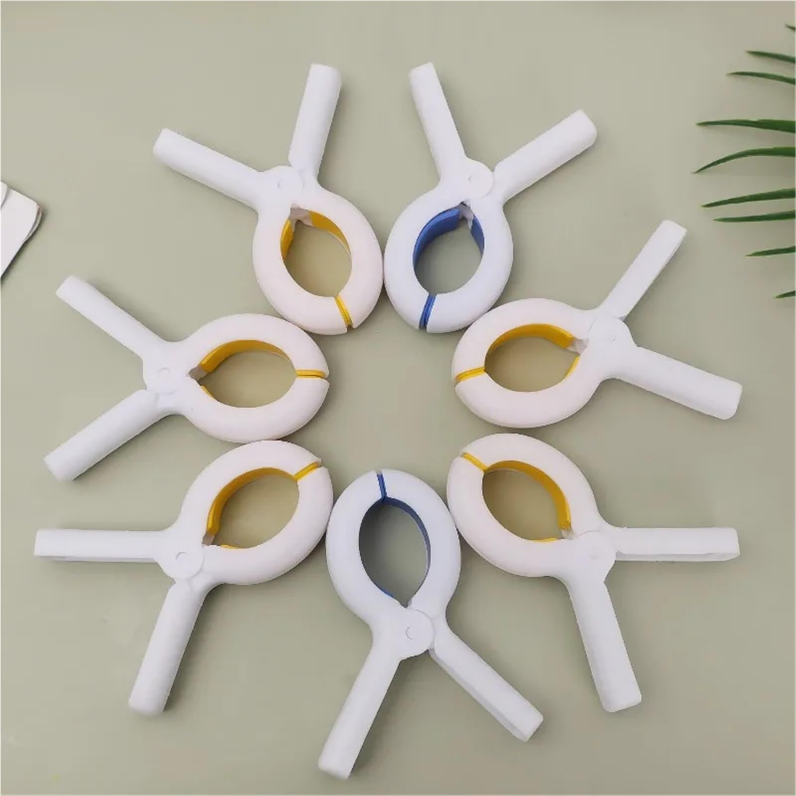 Pinzas Ropa Pinzas de plástico for Ropa con resortes antioxidantes Resistentes, al Viento, for Toallas Playa, Pinzas for, fijas Antideslizantes(Yellow-20pcs)