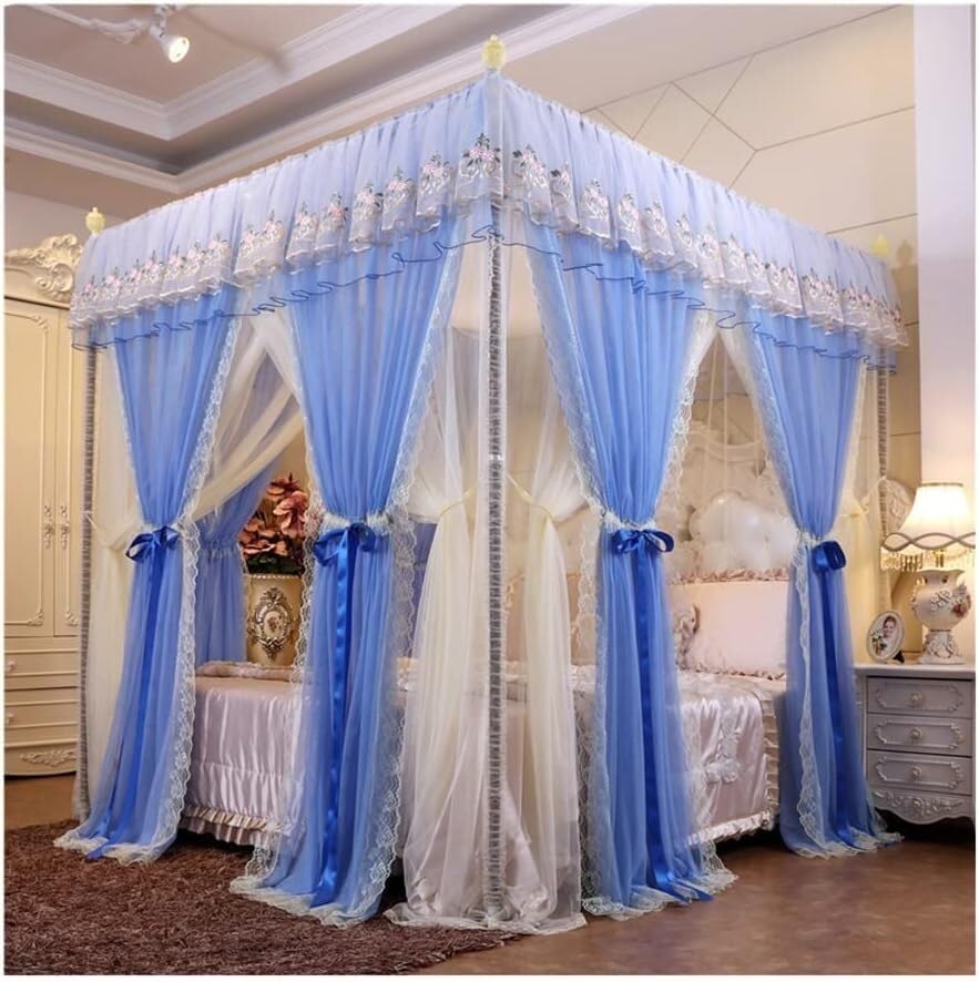 Rideau de lit double bleu en dentelle créant un cocon de douceur pour vos nuits d'été