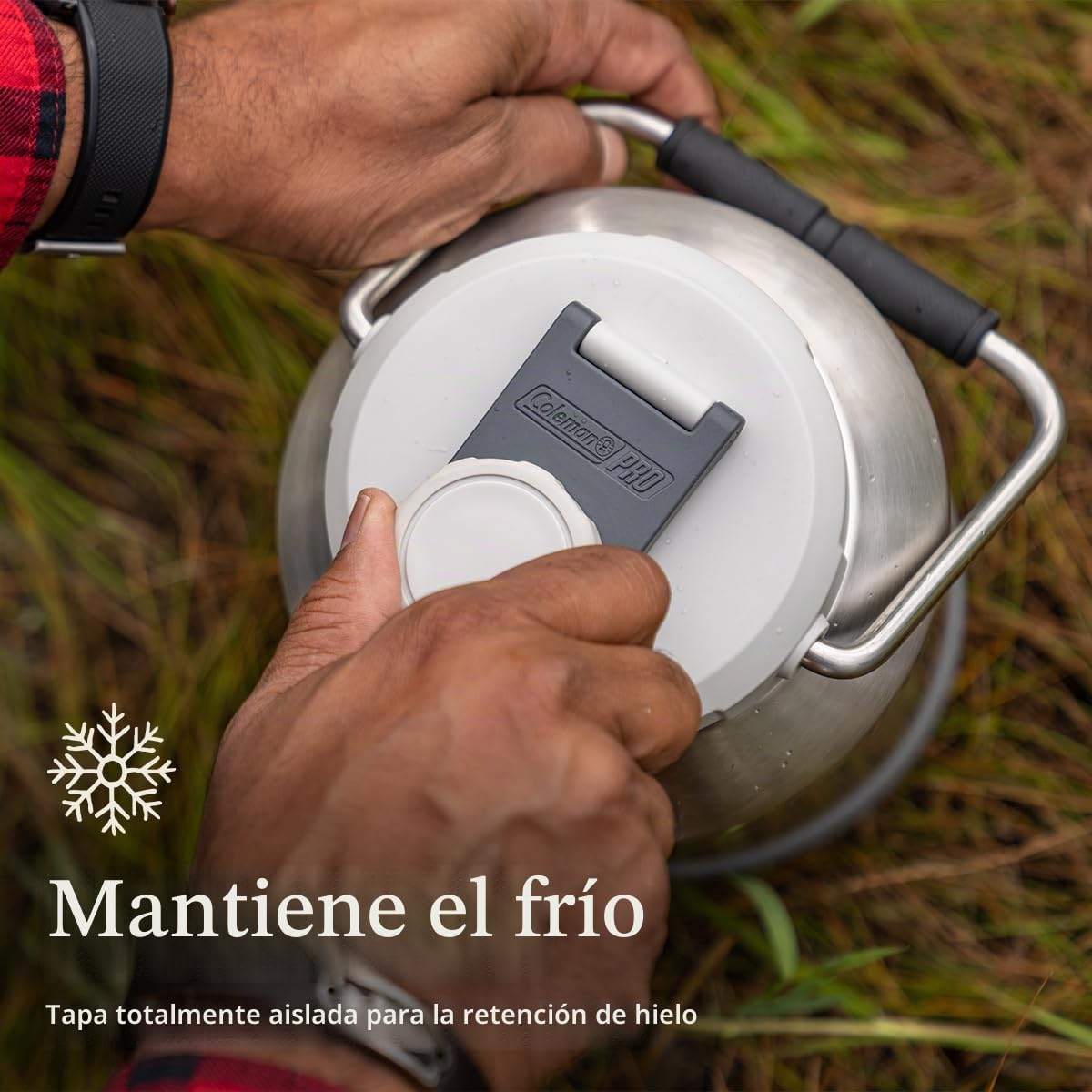 Coleman Pro - Jarra de agua aislada de alta resistencia a prueba de fugas para uso resistente al aire libre y lugares de trabajo, acero duradero con punto de anclaje para una máxima portabilidad