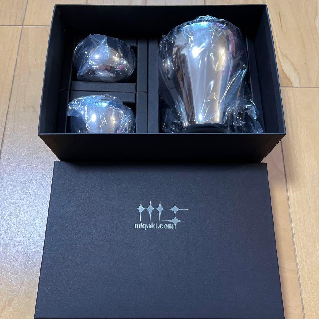 琉球　壷屋焼　金城次郎　刷毛目水玉模様ぐい呑み　箱なし 琉球 壷屋焼 金城次郎 刷毛目水玉模様ぐい呑み 箱なし 琉球 壷屋焼