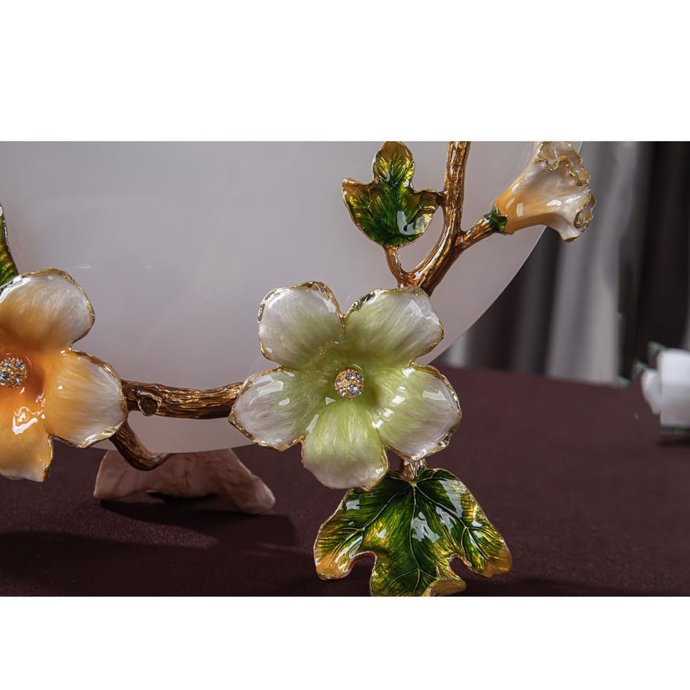 Naturalnie kwitnący jadeit Cloisonné kwiatowy wystrój Feng Shui z kryształową podstawą, ręcznie wykonana emaliowana sztuka harmonii dla domu i biura w chińskim stylu