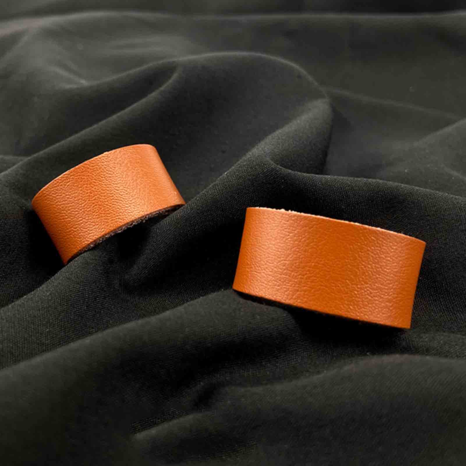 Amazon.co.jp: 2個手作りスカーフバックル/レザースクエアネッカー