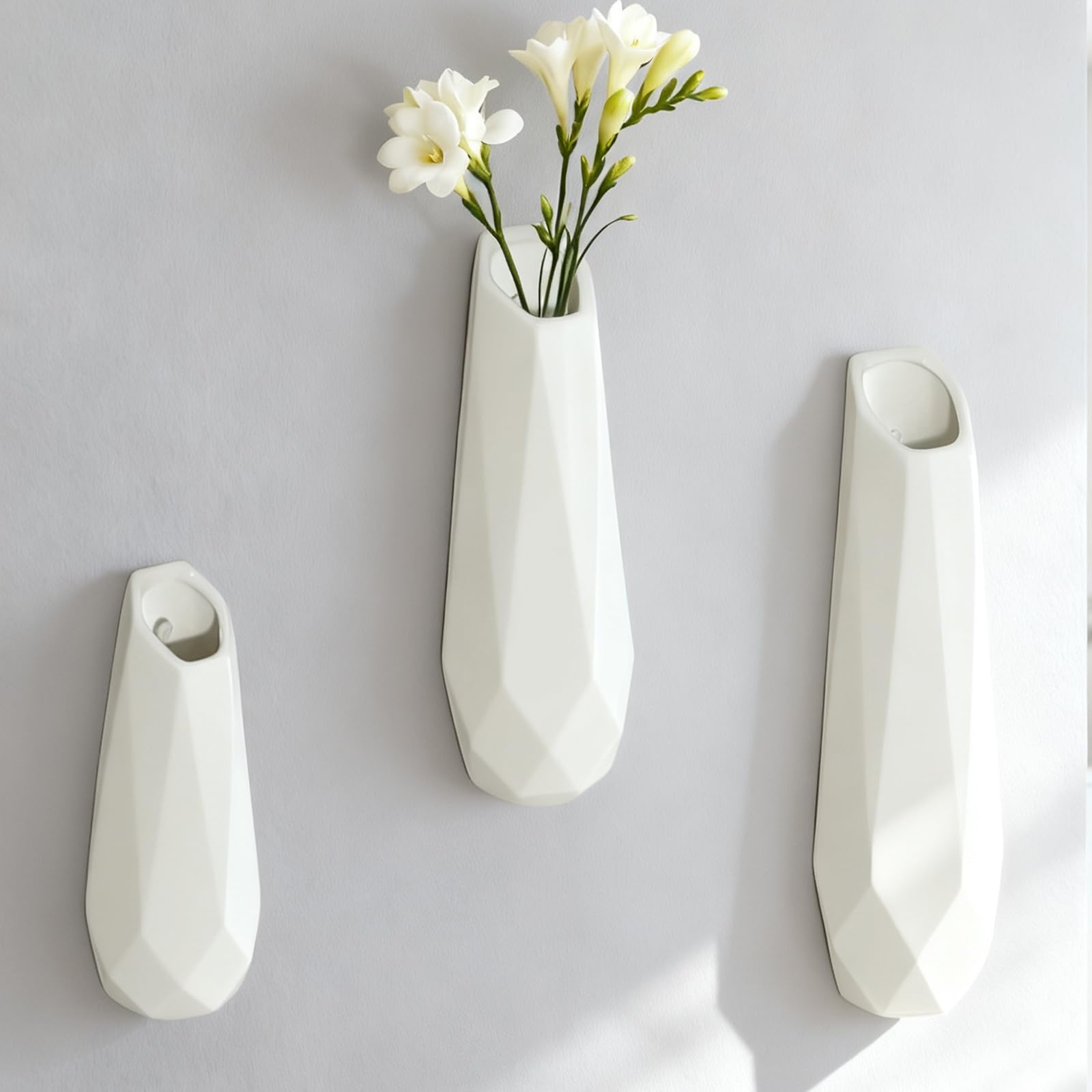 Vases muraux céramique blancs suspendus fleurs déco salon chambre scandinave
