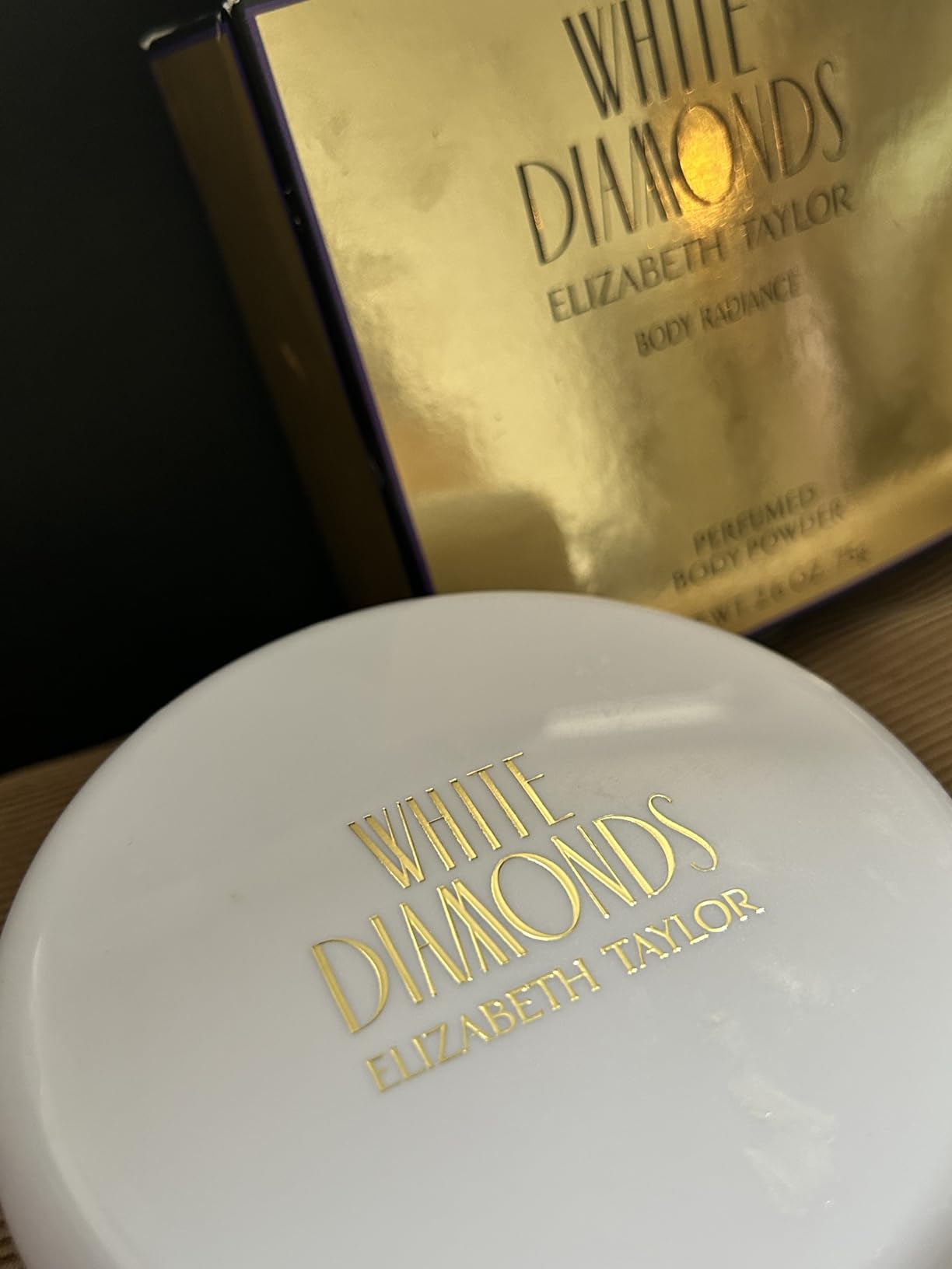 Elizabeth Taylor Body Powder for Women, Fragrance with Body Puff, White Diamonds, 2.6 Oz