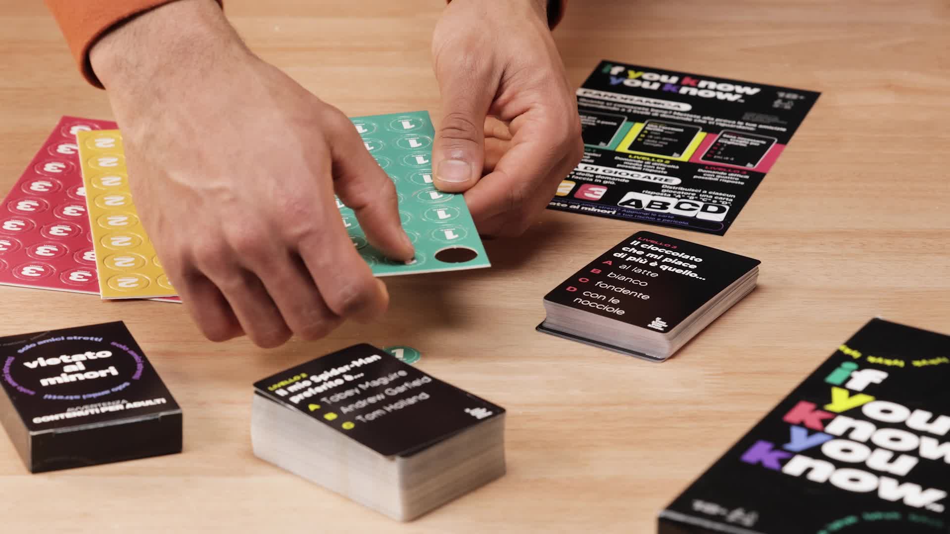 If You Know You Know, Giochi da Tavolo Adulti, Giochi in Scatola Divertenti per Feste tra Amici, Giochi di Carte Adulti con Domande Scomode, Gioco Veloce, Durata Regolabile, 2 - 6 Giocatori,Spin