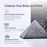 Vista 1 de Pirámide de Shungite ŌM moderna grabada con cubo de Metatrón 2.0 in