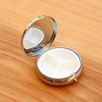 Vista 2 de NewCharms Brown Horses Medicine - Pastillero compacto con 3 compartimentos