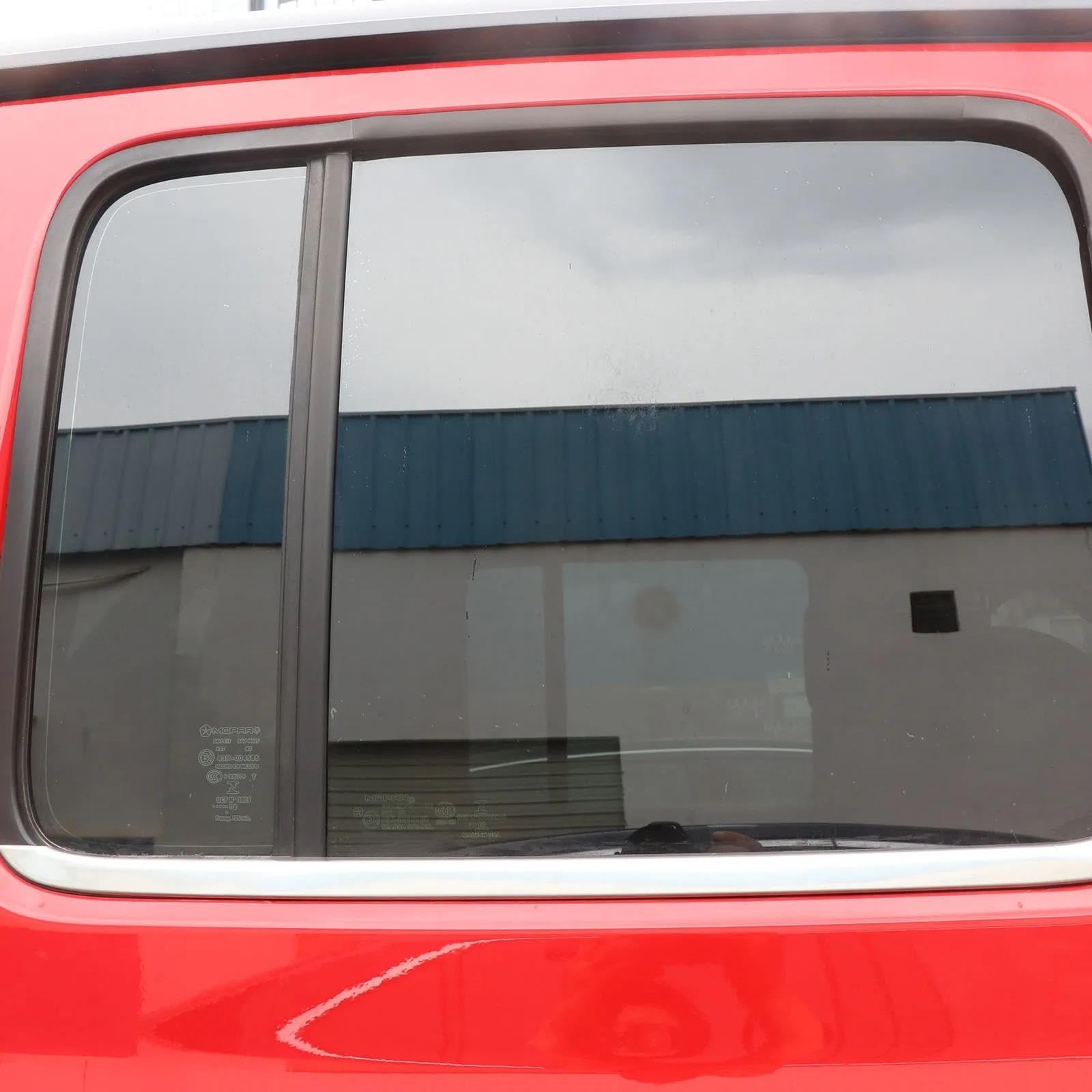 Guarnizione porta auto Un set modanature finestrini vetro portiera auto acciaio inossidabile per Jeep per Wrangler JL 2018-2022 JL00139 JL00140(4 Door)
