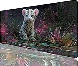 【SURFACE ULTRA-LISSE】Tapis de souris est composé d'un tissu en microfibre tissée haute densité, garantissant des mouvements de souris fluides sans rigidité excessive ni imprécision. Sa base en caoutchouc naturel offre un équilibre parfait entre adhérence et confort.