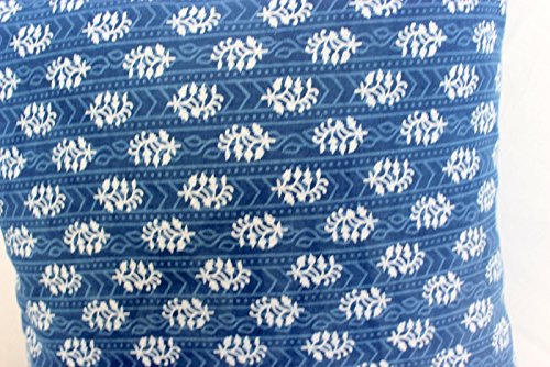 Canapé indien confortable grâce à la housse de coussin bohème