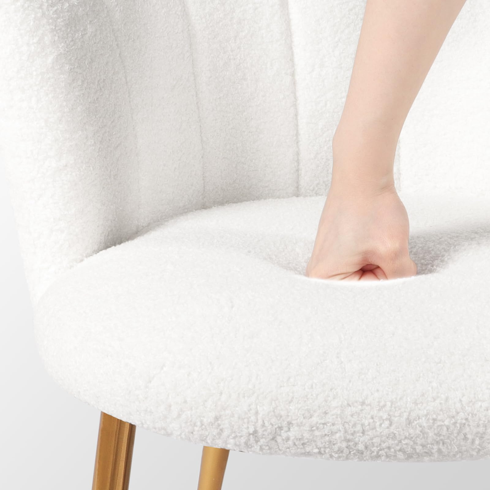 Chaise de Coiffeuse, Fauteuil en Tissu Bouclé avec Pieds Métalliques Dorés, Chaise Rembourrée pour Salon, Fauteuil Lounge Confortable, 62 x 56 x 79cm, Blanc