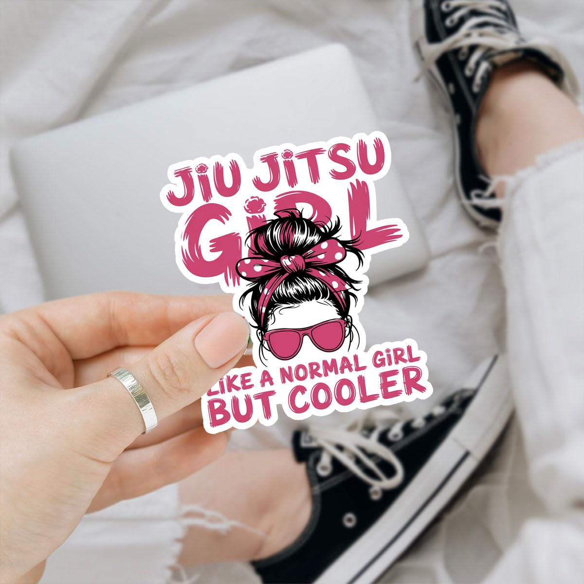 Naklejka Jiu Jitsu, Jiu Jitsu Girl Like A Normal Girl But Cooler Naklejka, BJJ Dziewczyny i Wojownicy Naklejki 7,6 cm Prezent na laptopa Butelka Woda Samochód Telefon Kask Okno Kindle Notebook