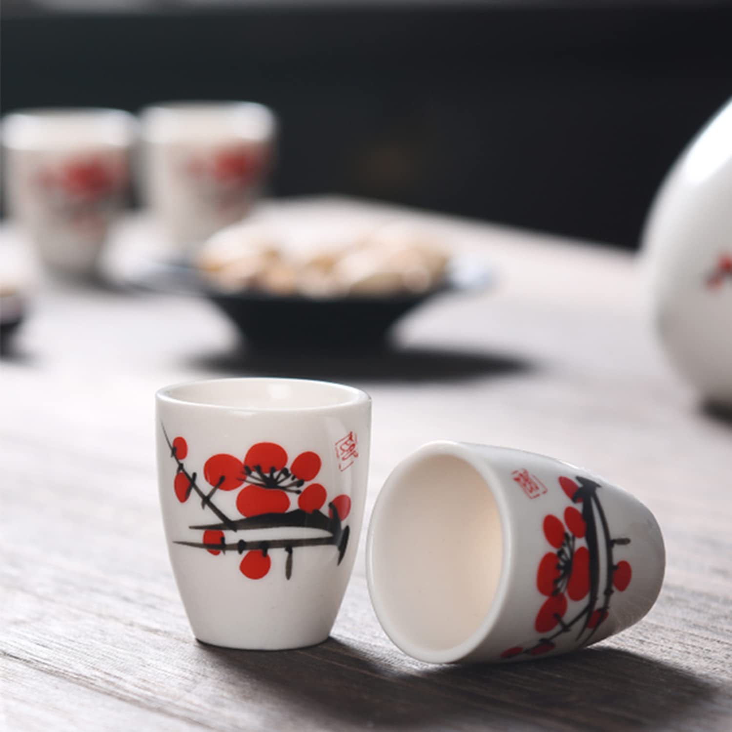 Set da 9 pezzi per sake, motivo a fiori di pruno rosso dipinto a mano Set tradizionale di tazze per sake in ceramica retrò, con 1 vaso per sake e 8 tazze per sake, design elegante Miglior regalo per