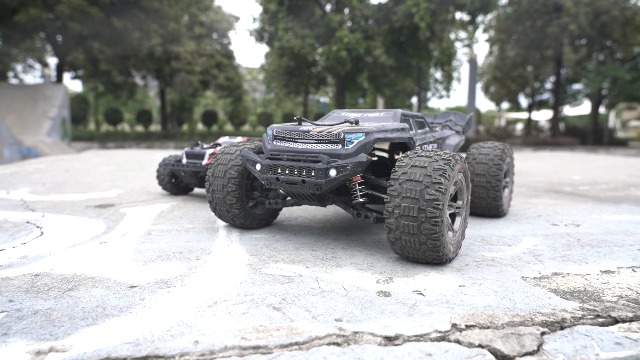 Amazon.com: DEERC 209E 1:10 Fast Brushless RC Car for Adults