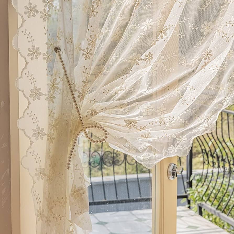 Amazon｜カフェカーテン（クリーム色）、花柄刺繍レースカーテン
