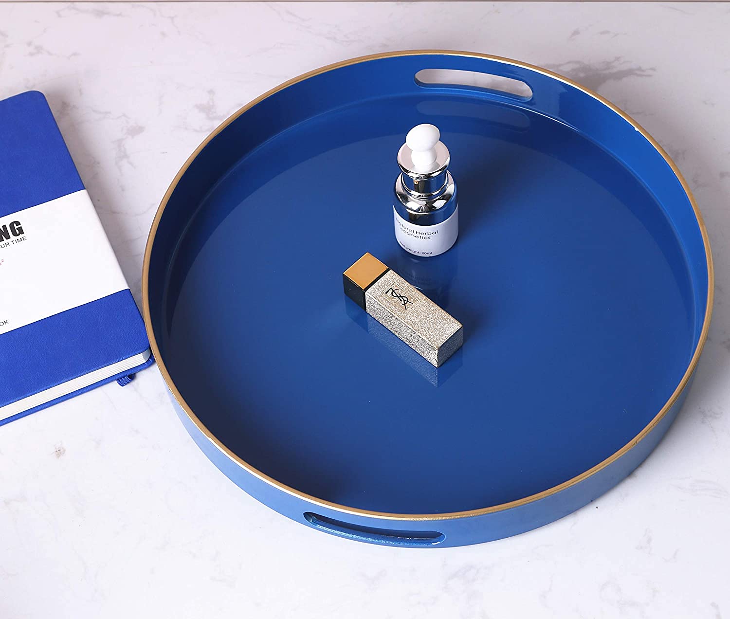 Zosenley Vassoio decorativo rotondo, in plastica marmorizzata con manici, moderno vanità e servizio per ottomana, tavolino, cucina e bagno, dimensioni 33 cm (labirinto blu
