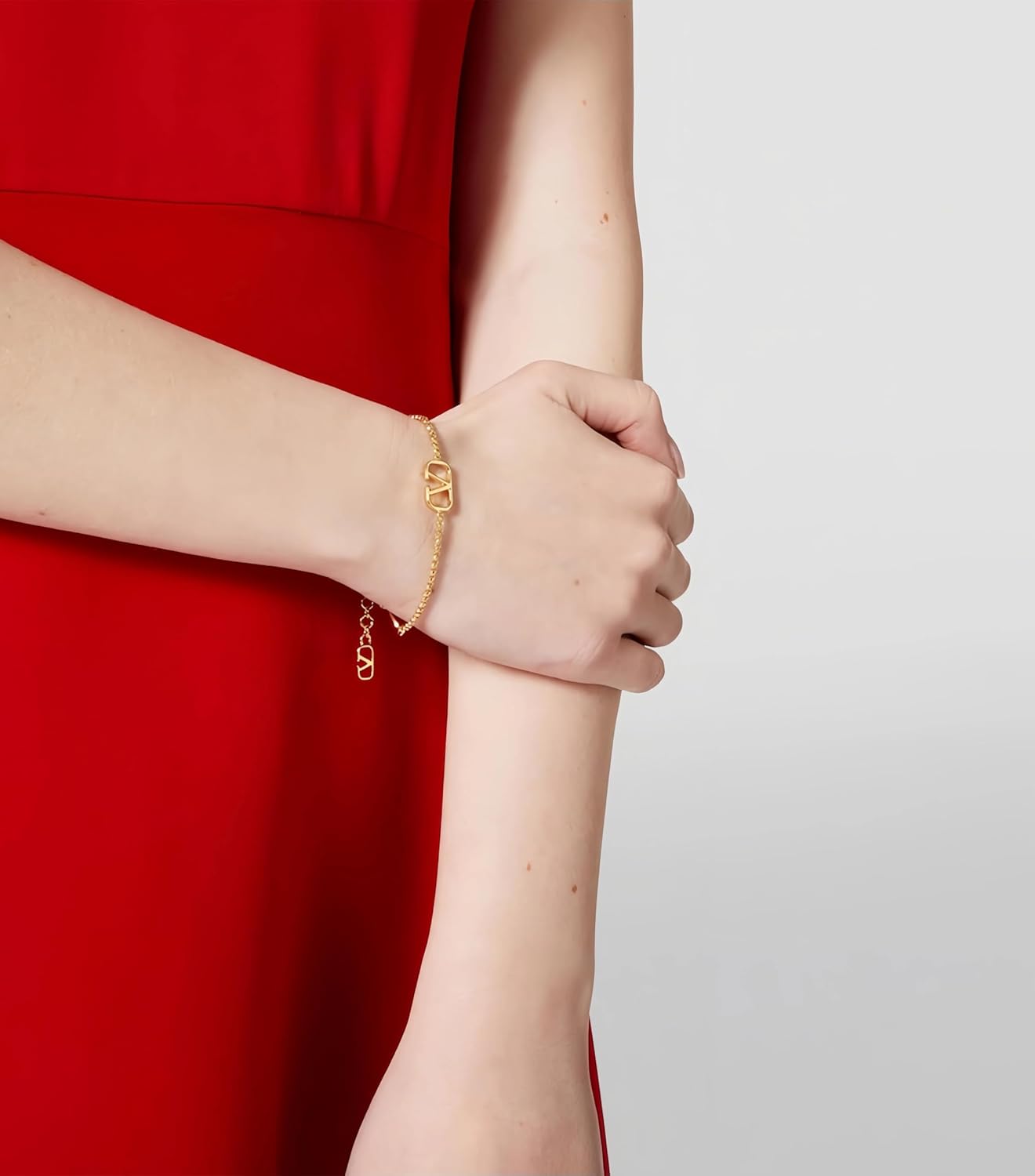 Elegant 18K Gold V Geometric Bracelet – Hypoallergenic Jewelry for Women | Stylish Gift for Fashion Lovers | Versatile Accessory for Any Occasion - Image 2