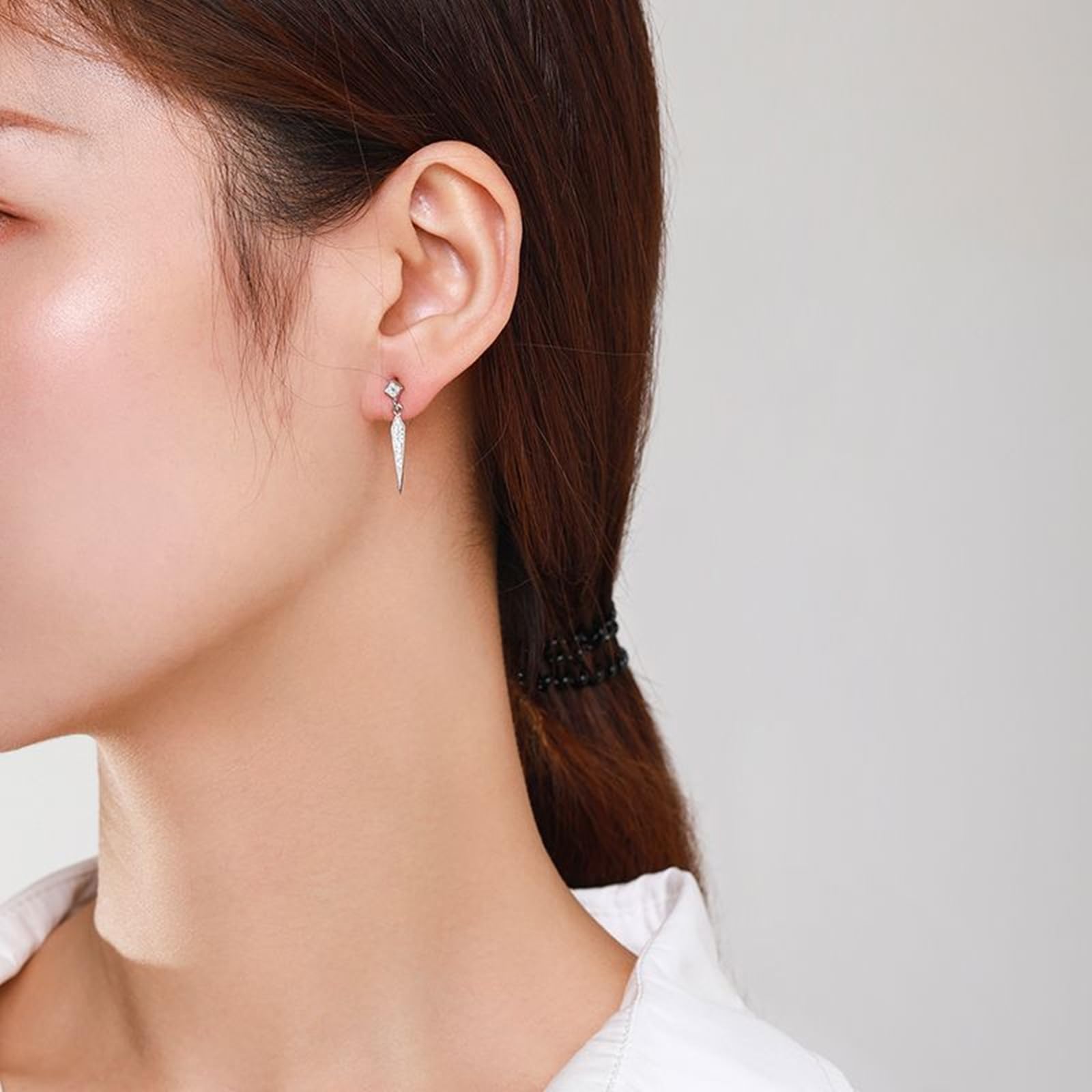 Orecchini a perno da donna, in oro bianco, in platino, quadrati con ciondolo geometrico in moissanite