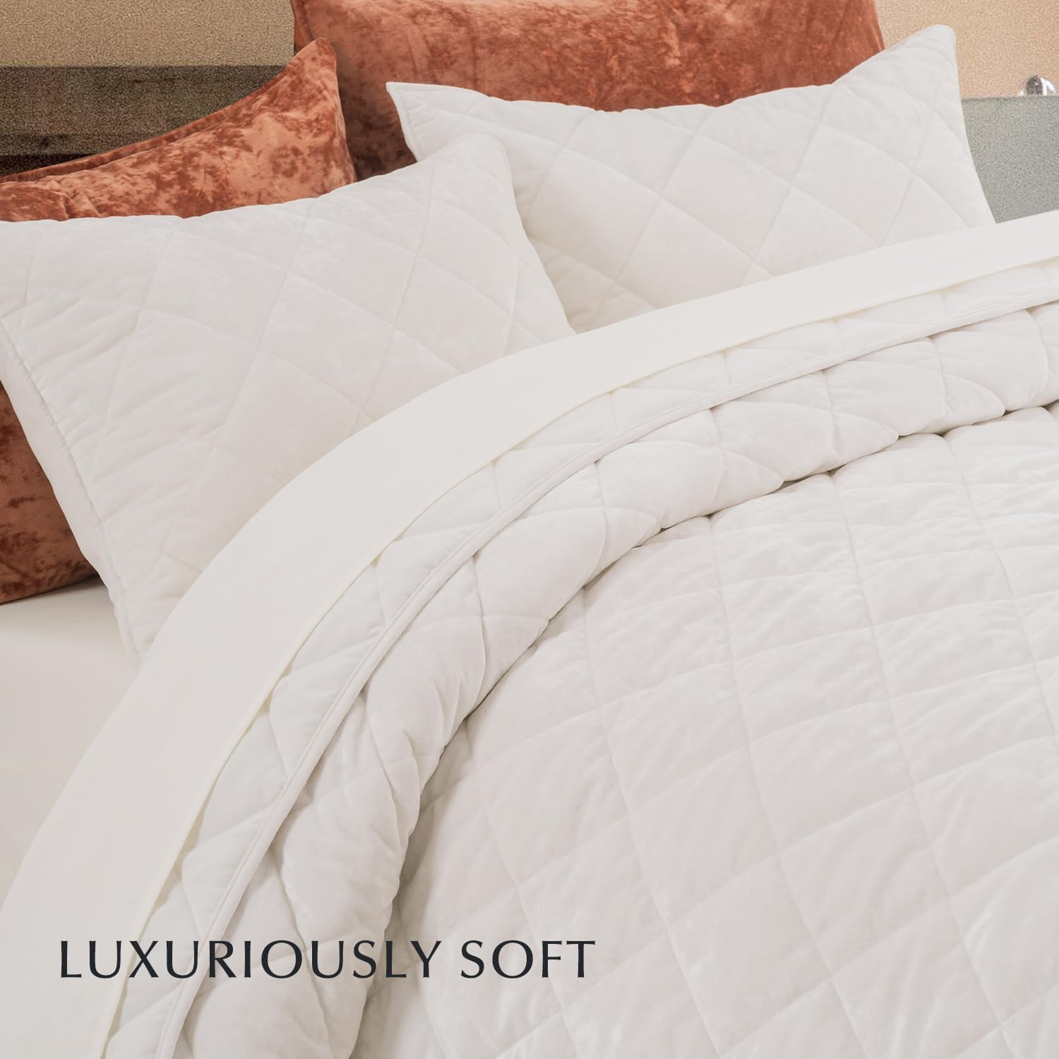 EVERGRACE Luxury Crushed Velvet Quilt Set Queen Size, Diamond Quilted Lightweight Velvet Comforter, Ultra Soft Oversized Bedspread Coverlet Bedding Set for All Season, with 2 Pillow Shams, Off White - Image 4
