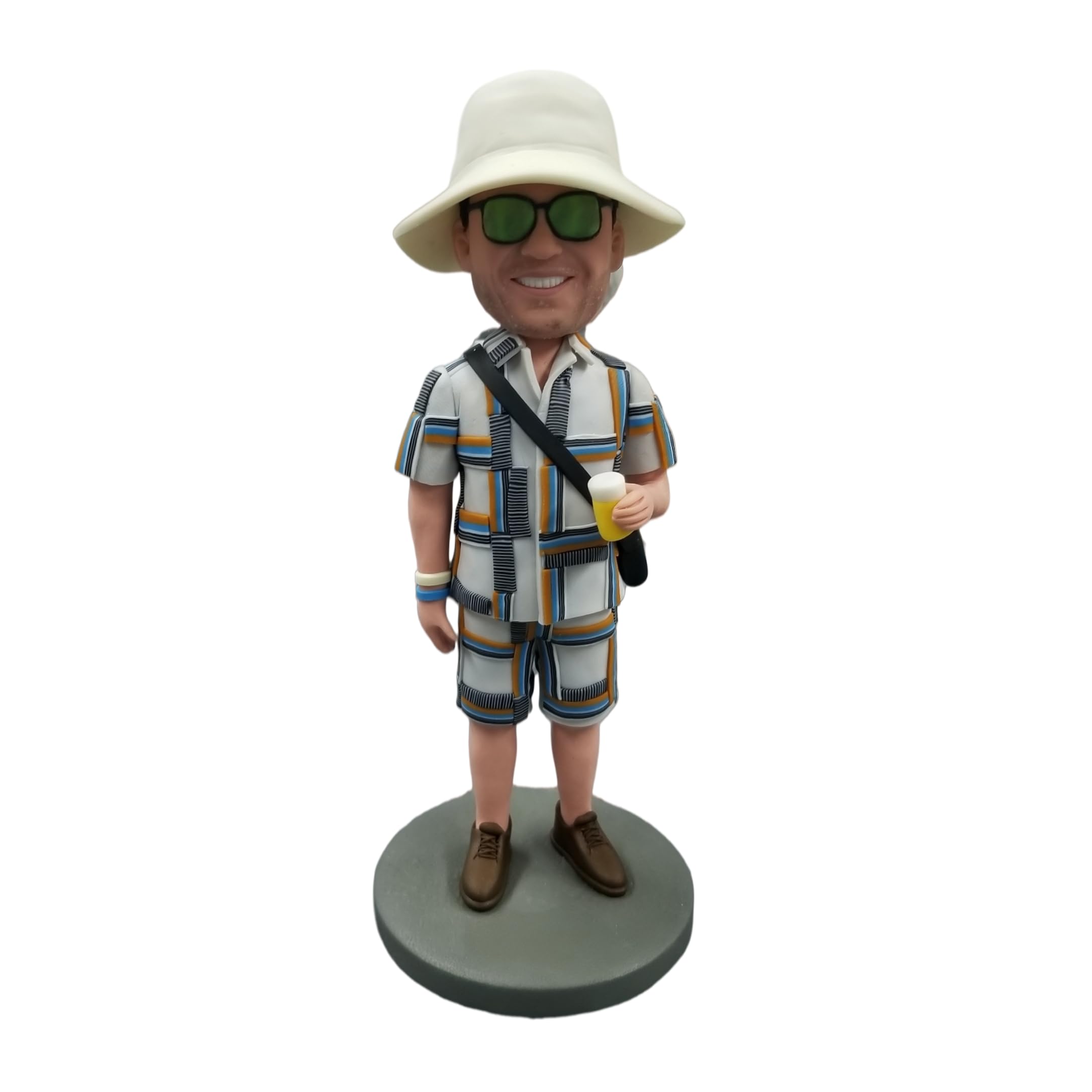 Figura 3D de Bobblehead personalizada, figura masculina turística de vacaciones con sombrero de cubo, regalos de decoración de escritorio personalizados para entusiastas de los viajes, regalos