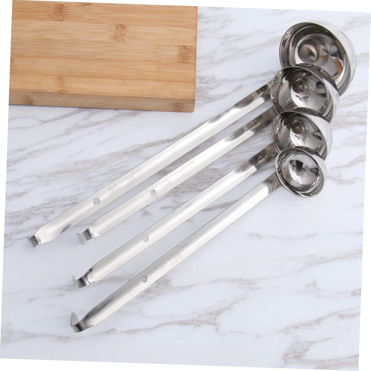 Set di 4 Mestoli da Zuppa in Acciaio Inossidabile Gancio, Manico e Resistente, Capacità da 30 a 120, per Cucinare e Servire in Cucina