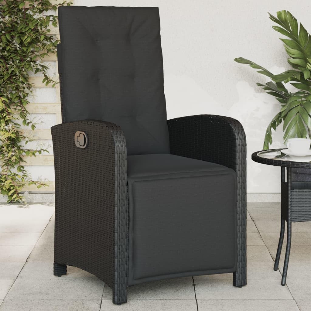 Poltrona da giardino regolabile con poggiapiedi in polyrattan nero, poltrona da giardino con copertura impermeabile, facile da pulire con cuscino rimovibile