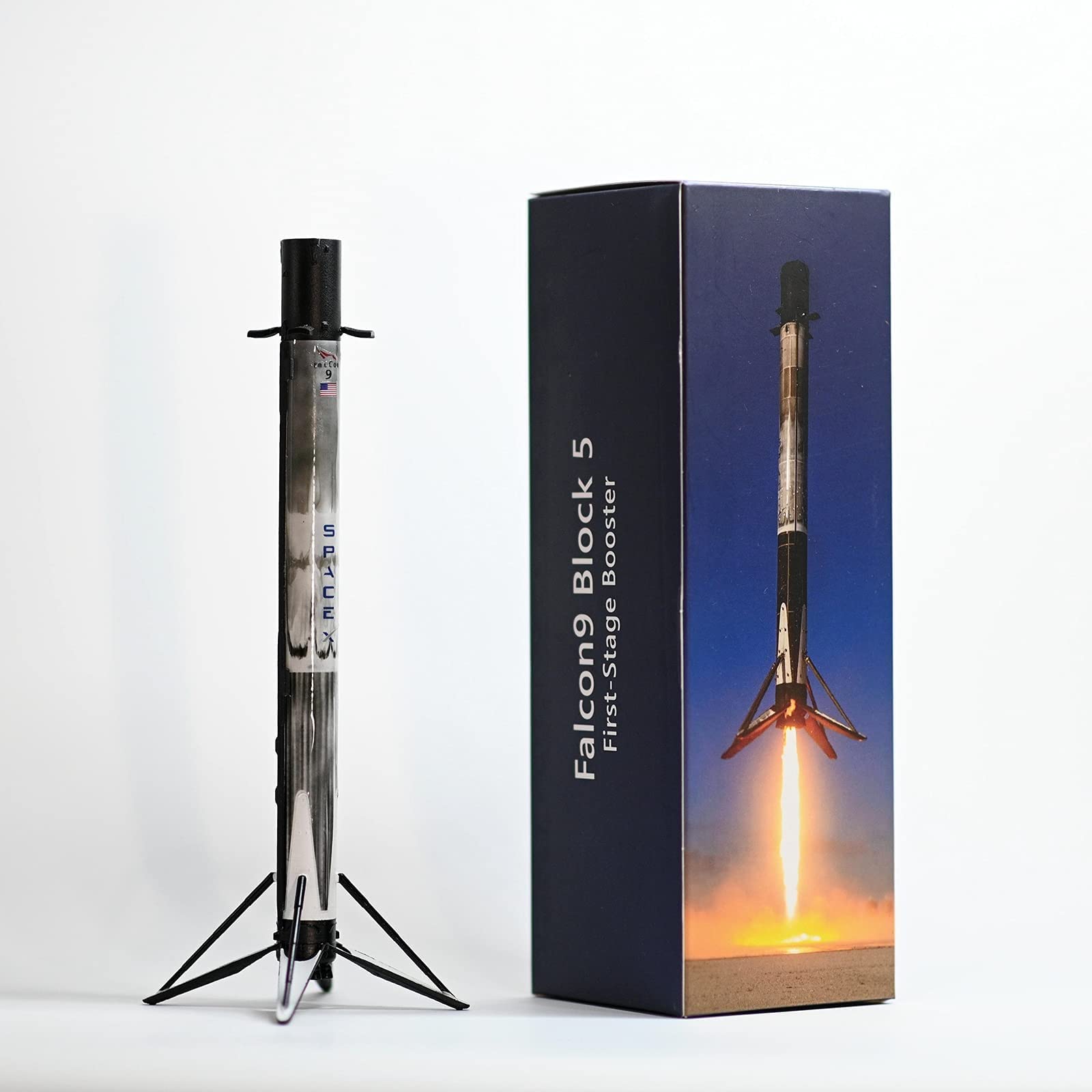 Modello Razzo Falcon 9 1:233, Il Primo Stadio degli Ornamenti del Modello di Atteggiamento di Recupero Simulato del Blocco 5 per La Decorazione dell'ufficio