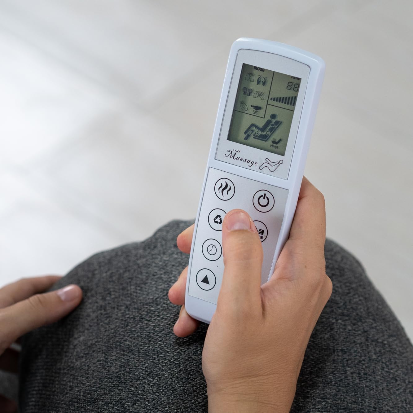 ECODE Poltrona Relax Alzapersona Elettrica Massaggiante, Reclinabile e Riscaldante con Poggiapiedi – Offerta Poltrona-Letto Per Anziani da Interno, Soggiorno o Salotto con Vibro Motori (Grigio)