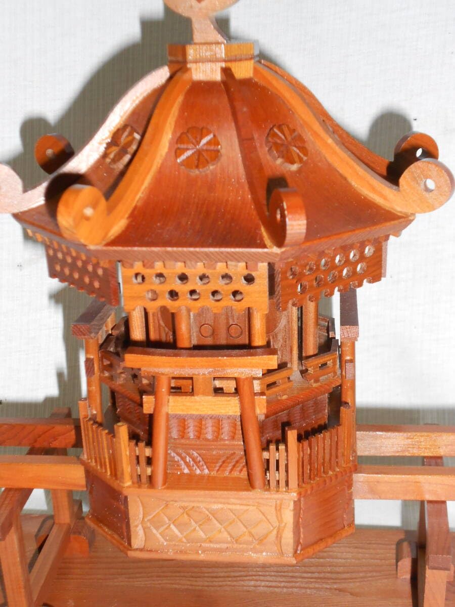Amazon | 木彫一位一刀彫神輿飛騨高山甚五郎村山群鳳民族箱付民芸USED