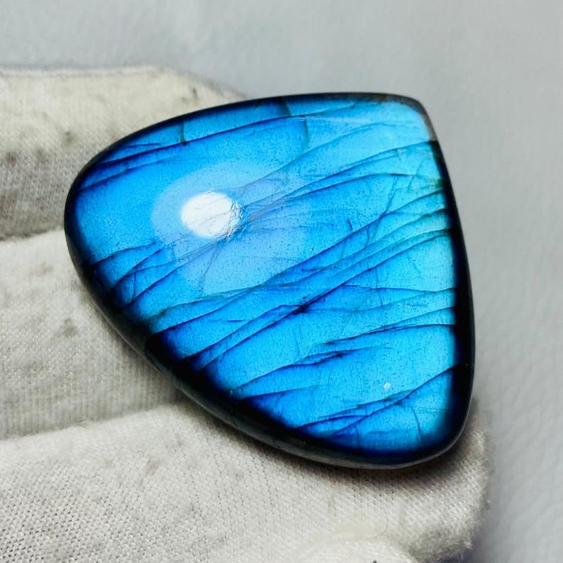 Labradorite bleue flashy naturelle cœur contre les reflets ternes des bijoux - 5
