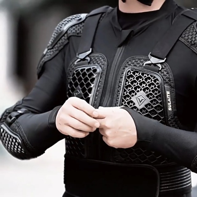 Amazon.co.jp: バイクの保護ジャケットの完全なボディ鎧、胸椎の保護肩