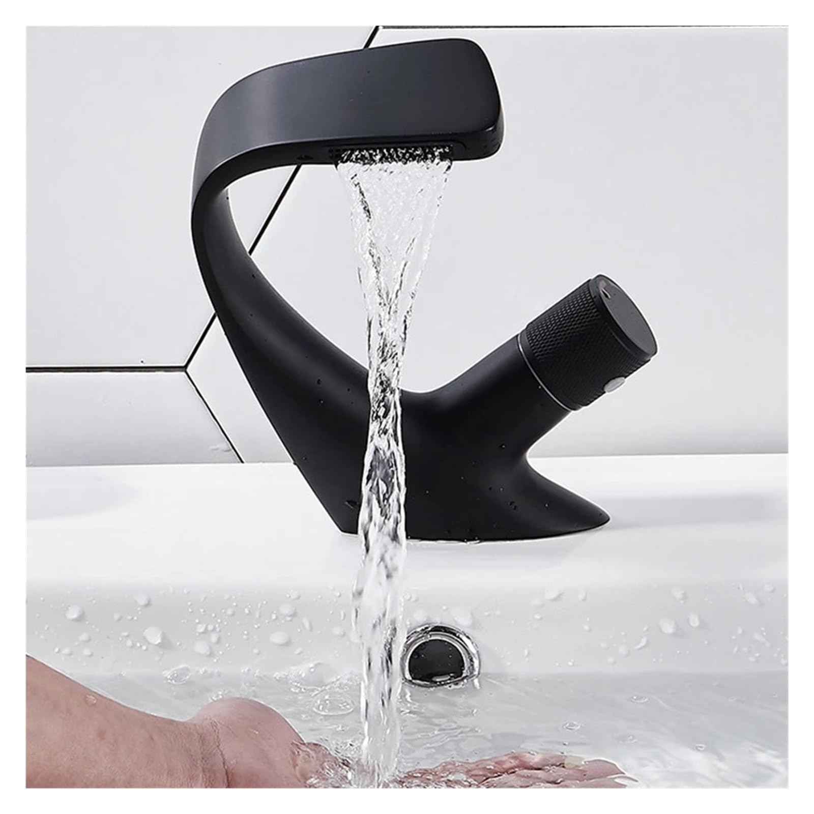 Robinet de lavabo noir mitigeur eau chaude et froide sur table