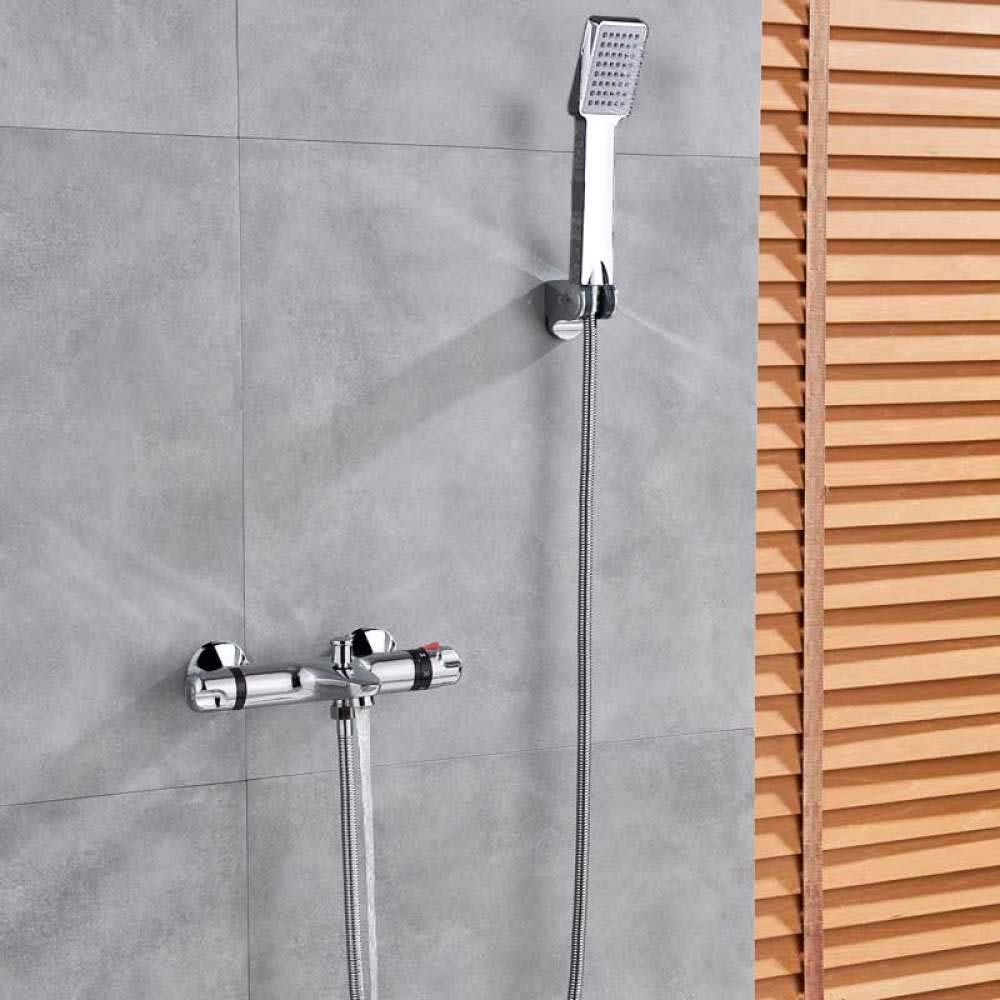 Mitigeur de douche mural thermostatique avec régulation constante de température chromée