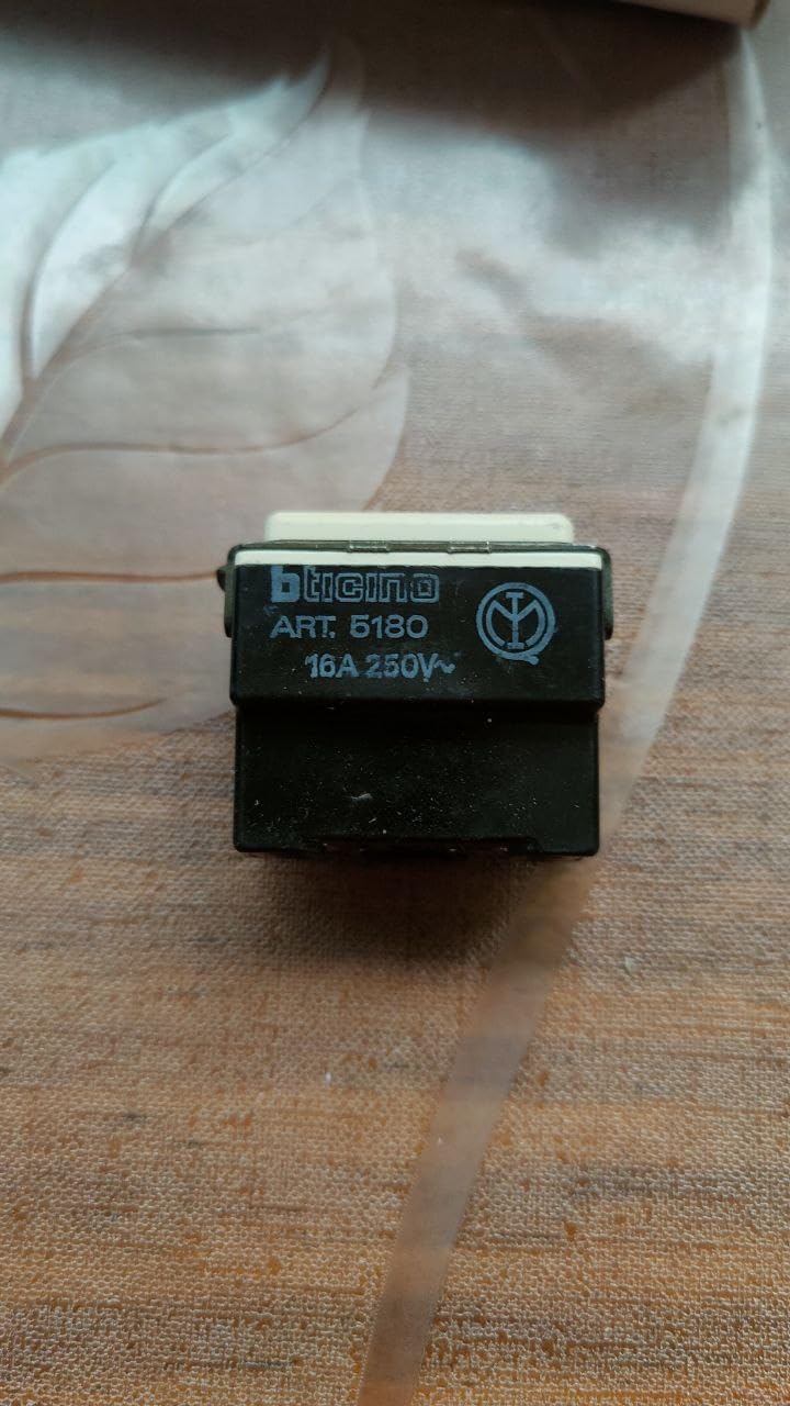 Matix Magic TT Presa Bipasso Rossa 10/16A A5180R Bticino