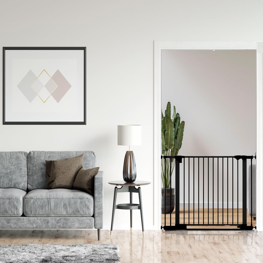 Bettacare SafeStep - Puerta para Perros, Negra, 68 cm - 75 cm, Paso Extra bajo, Puerta de Seguridad de Ajuste a presión, Puerta para Mascotas para escaleras, pasillos y Puertas, fácil instalación