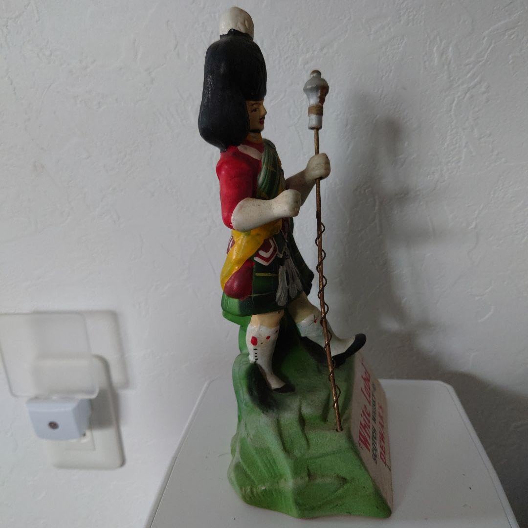 Dewar's White Label 陶器フィギュア Dewar's White Label Ceramic Figure - Lot 142775 - Buy/Sell