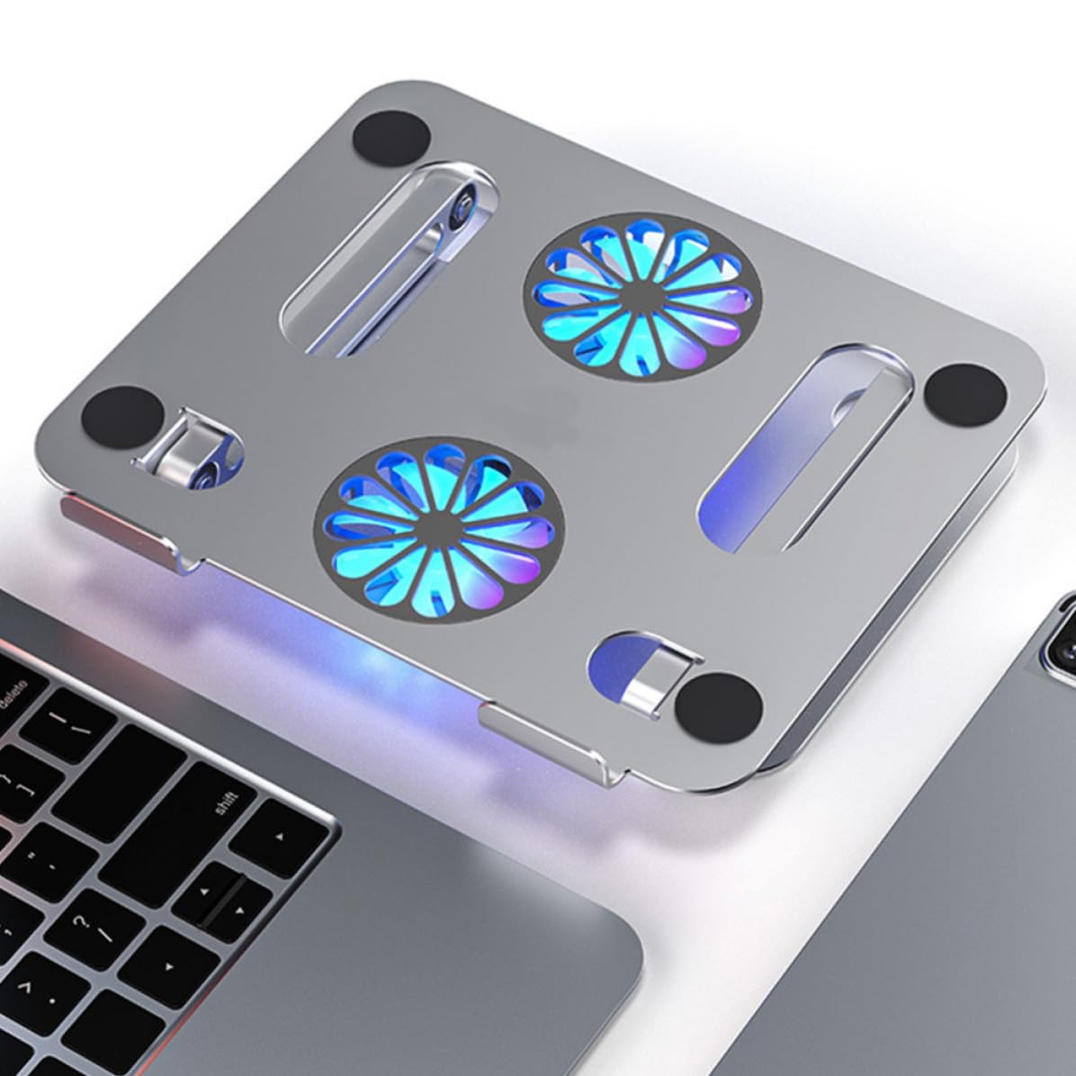 Hemobllo Supporto Ventilato Compatibile Notebook Fino a 17.3 Pollici per Laptop in Lega di Alluminio Doppia Ventola e Altezza Regolabile un Atmosfera Estiva