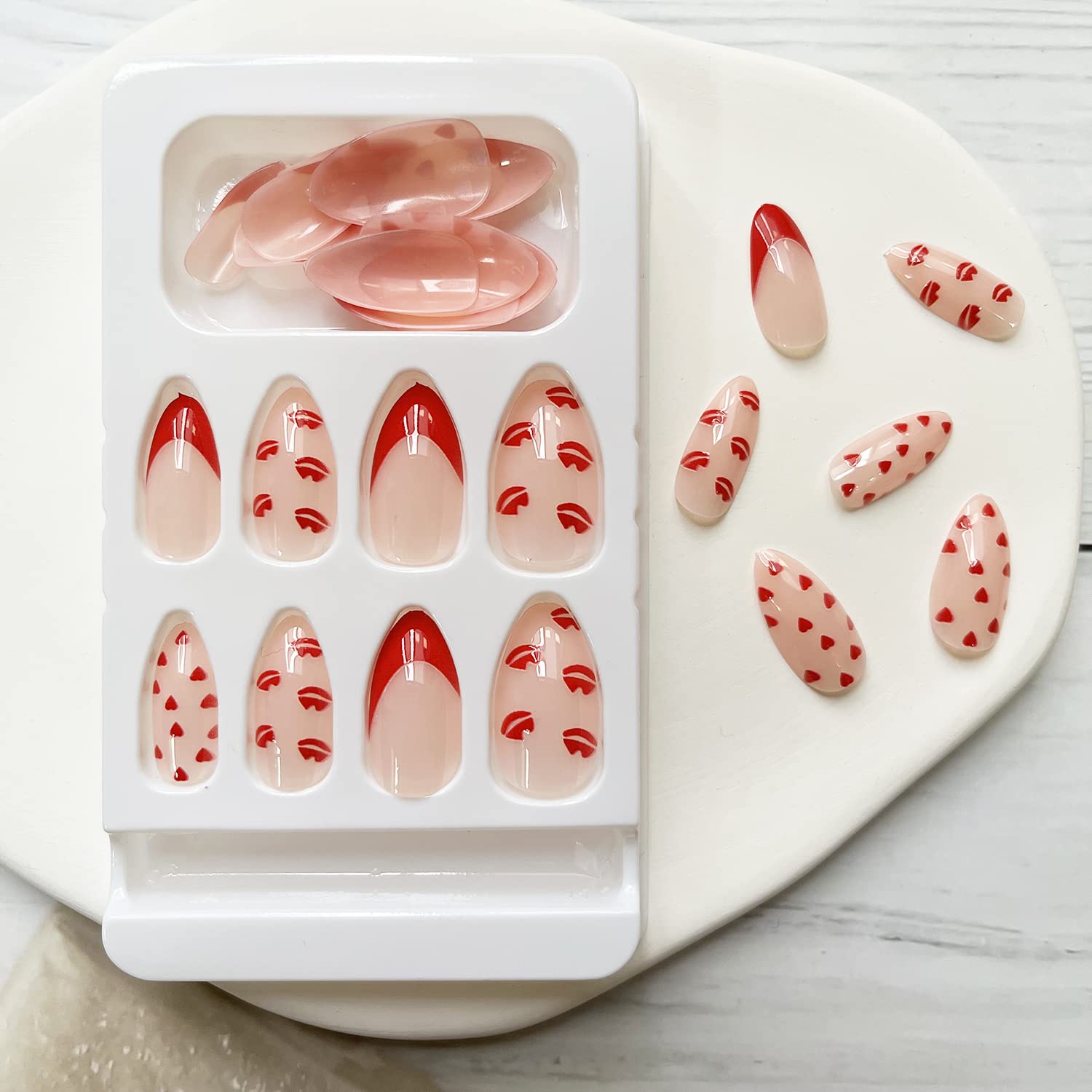 Uñas postizas rojas para el día de San Valentín, punta francesa, uñas ...
