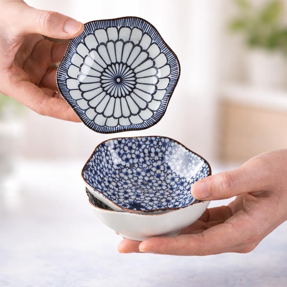 Image of 6-Piece Ceramic Dinner Set, 2 Plates & 4 Bowls, Microwave Safe, Dishwasher Safe, Floral Dinnerware (Blue & White Pattern, 1 Plate, 4 Bowl & 4 Chopsticks)