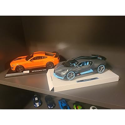 BURAGO 11045R Bugatti Divo Rouge 2019 1/18