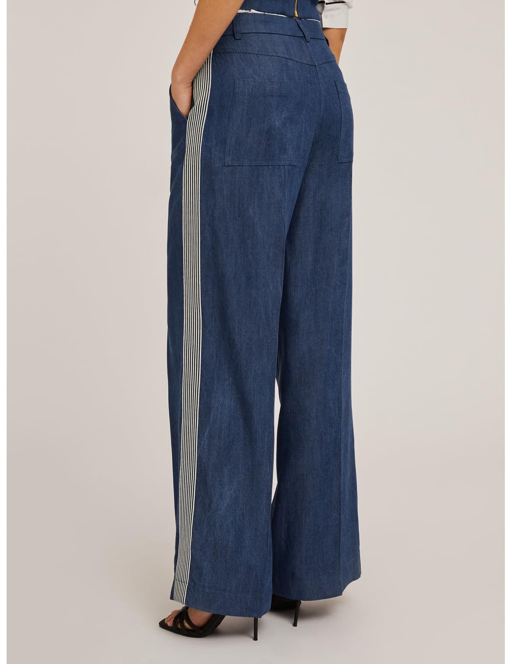 Motivi: Pantalón Modelo Palazzo Efecto Tejido Vaquero con Bandas Laterales Spring Summer 25