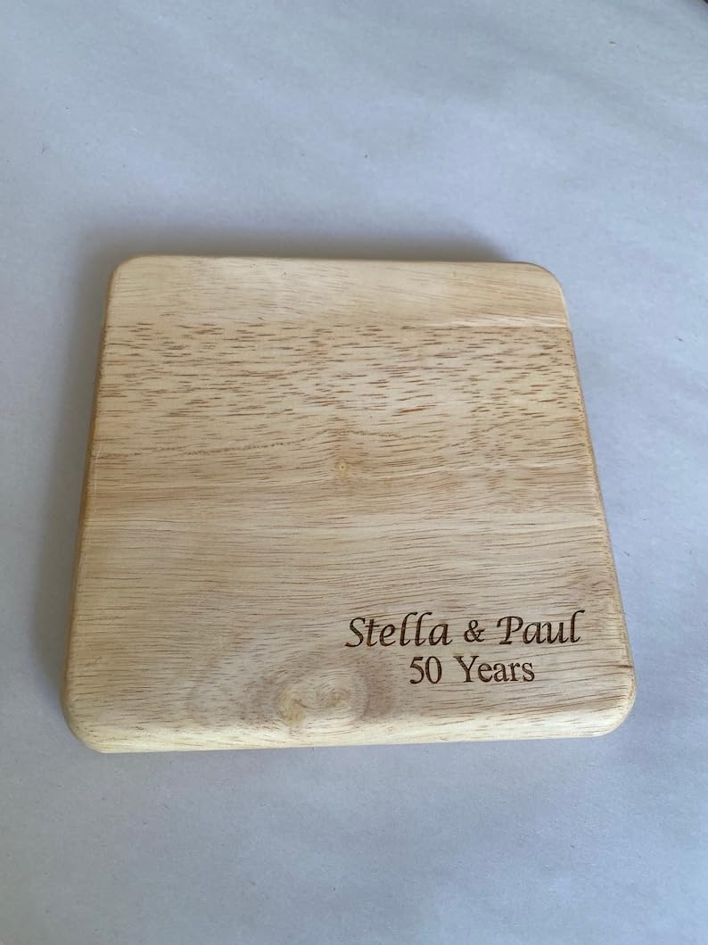 4-Person Personalized Romantic Wicker Picnic Basket Set- White Willow Design with Large Insulated Cooler, Blanket & Cutlery