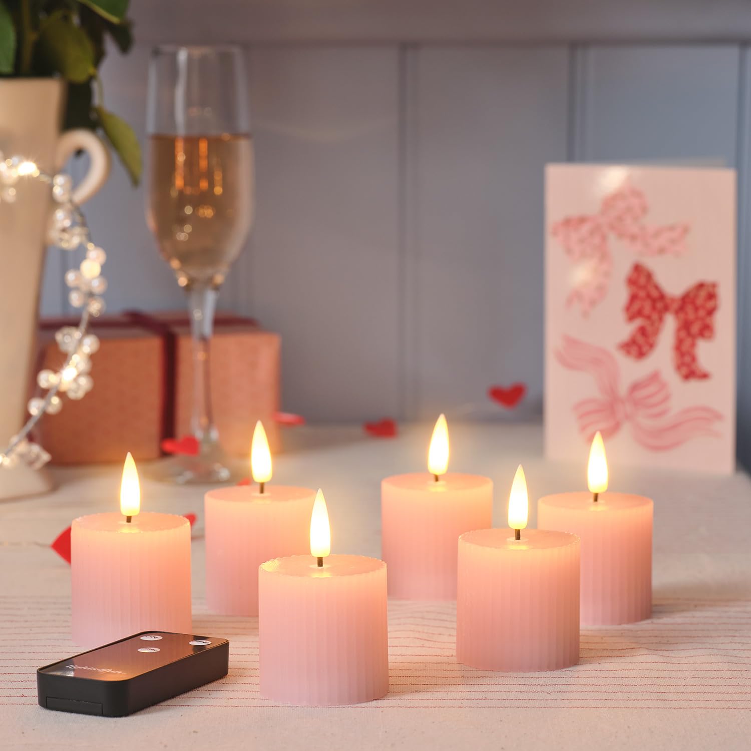 Lights4fun 6er-Set TruGlow® Rosafarbene gerippte Teelichter aus Echtwachs | Warmweiße flackernde LEDs | mit Fernbedienung & 6h Timer | Batteriebetrieben | Deko Frühjahr Tisch & Wohnbereich | 5 x 5 cm